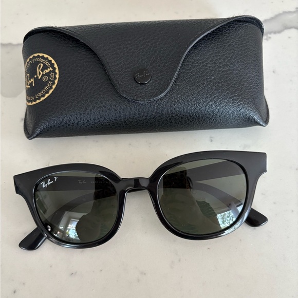 Ray-Ban Polarized RB 4324 Black Sunglasses with Case - Picture 1 of 7